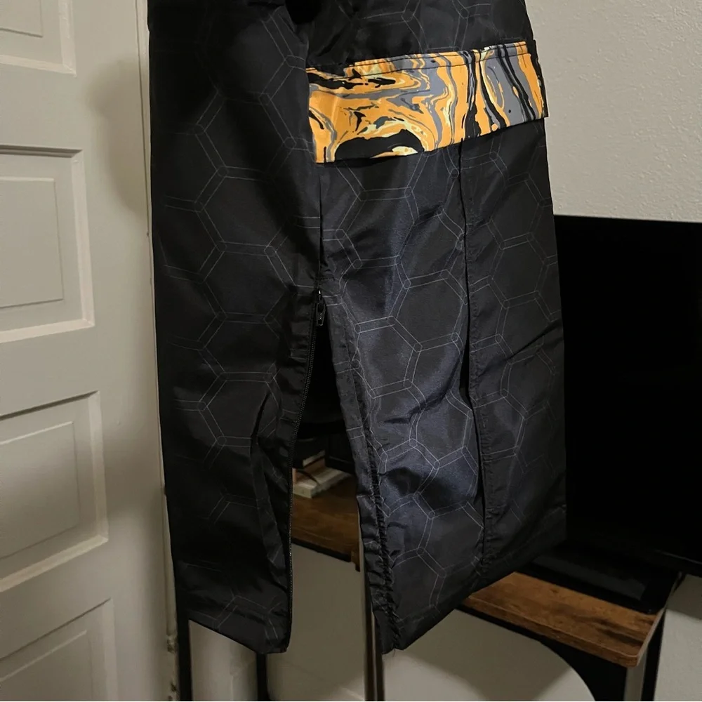 Champion Unisex Savinthebees Black & Yellow Honeycomb Anorak Windbreaker NWT S-M - Picture 8 of 11